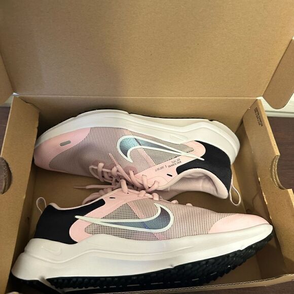 Nike girls Downshifter lightweight comfy Sneaker size 6,5 new in box - Picture 15 of 16